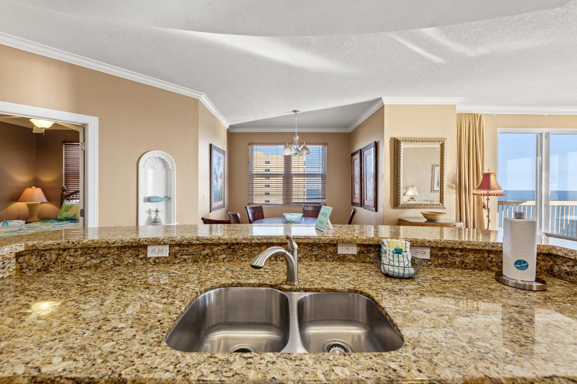 Gulf Front Master Bedroom! 2 Pools & Hot Tubs! Sleeps 8! Panama City Beach Buitenkant foto
